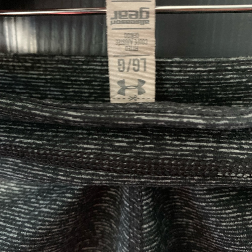 2/$25 Under Amour Crop Pants - Picture 5 of 5